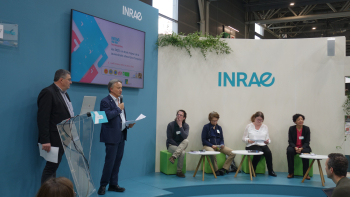 Discours introductif du président de l'INAO, M. Philippe Brisebarre (à gauche), et du PDG d'INRAE, M. Philippe Mauguin (à droite), lors de la conférence.