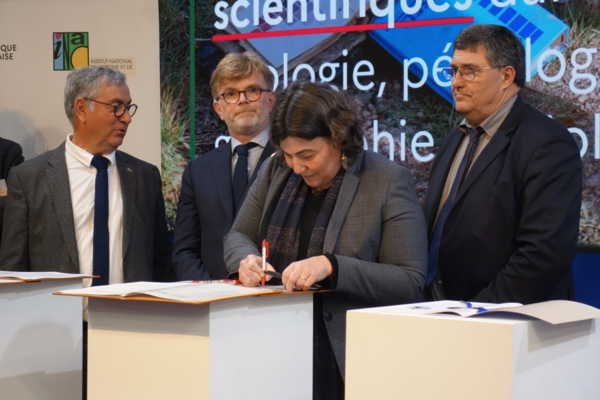 INAO, Signature du contrat d'objectifs et de performance