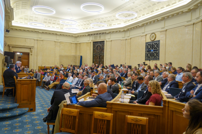 Photographie prise dans la salle Colbert, lors du colloque organisé à l'Assemblée nationale par le député Christophe Marion : "L'INAO, 90 ans au service de l'agriculture française"