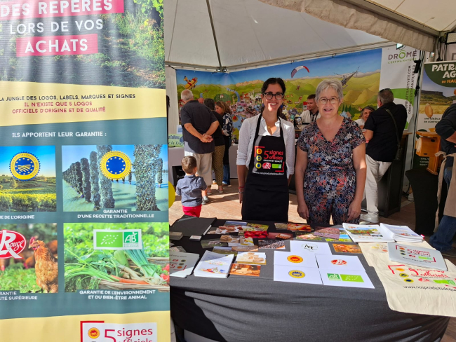 Les agents de l'INAO au festival "Valence en Gastronomie" pour sensibiliser le public aux signes officiels d'identification de la qualité et de l'origine (SIQO).